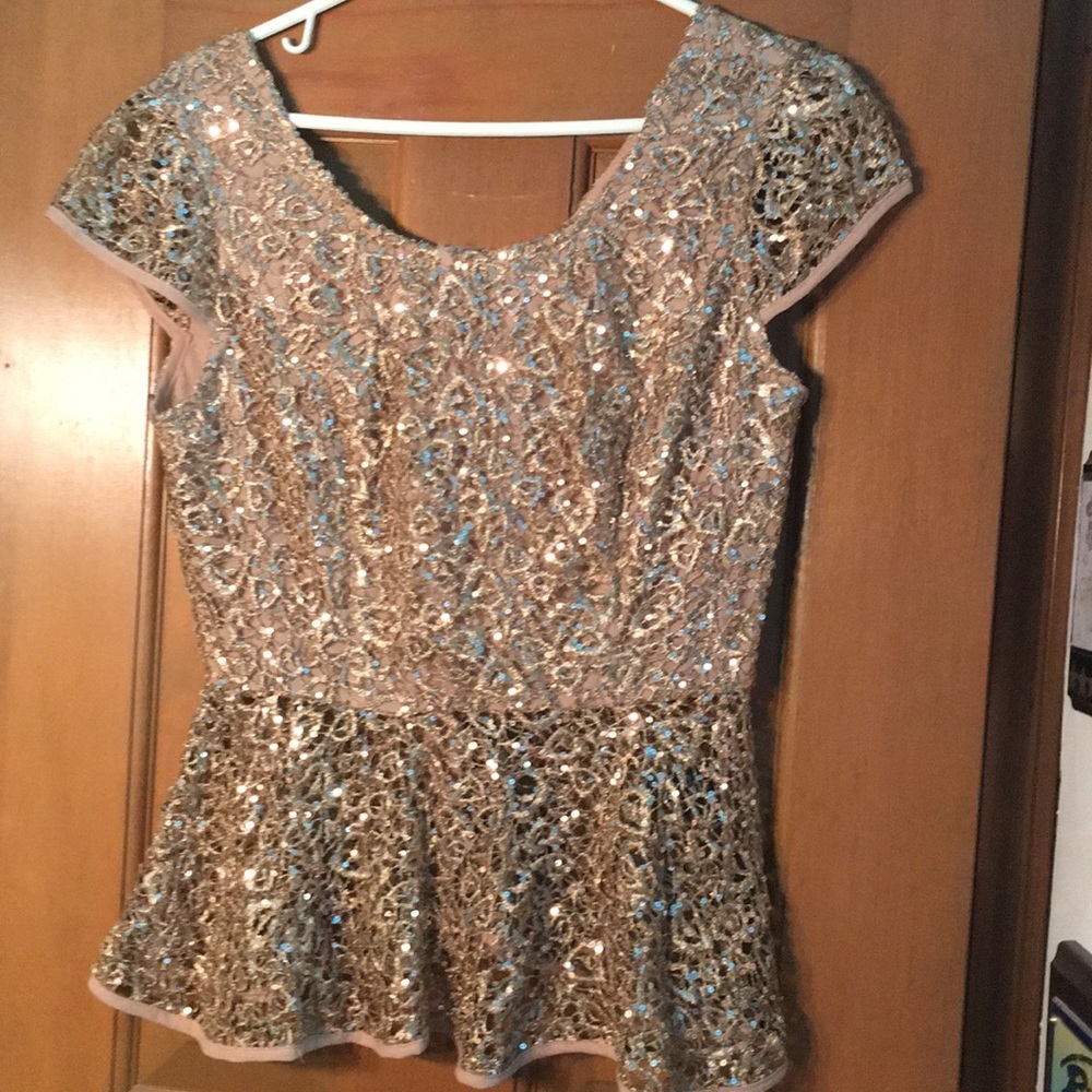 Dress peplum shirt.